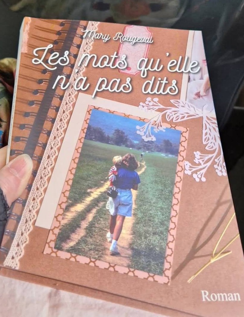 Couverture du roman Les mots qu'elle n'a pas dits de Mary Rougeval